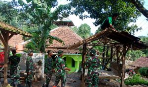 Tingkatkan Keamanan, Satgas TMMD Cianjur Bangun Pos Kamling