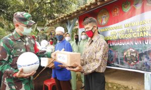 Dansatgas TMMD Kodim 0608/Cianjur Berikan Bantuan Alat Olahraga