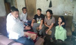 Niat Hati Ingin Mengajar, Guru SDN Cipanas 2 Cianjur Kaget Lihat Kondisi Rumah Muridnya Niat Hati Ingin Mengajar, Guru SDN Cipanas 2 Cianjur Kaget Lihat Kondisi Rumah Muridnya