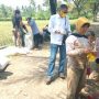 Kang Tb Mulyana Bagi-bagi Masker ke Petani