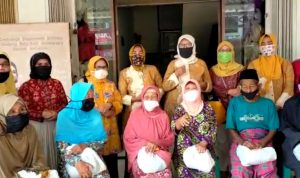 Aksi GP MKGR Cianjur Bagi-bagi Masker dan Sembako