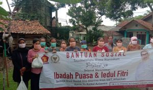 Anggota DPR RI Ini Bagikan Paket Sembako untuk Petani dan Nelayan di Cianjur