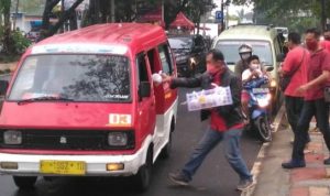 Selama Ramadan, PDIP Cianjur Bagi-bagi Takjil Setiap Selasa dan Jumat