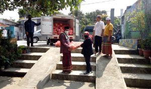 Cegah Penyebaran Covid-19 Diah Pitaloka Bagikan Masker dan Sembako