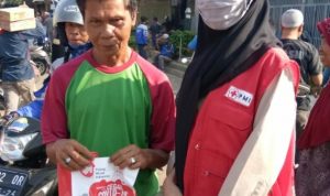 PMI Cianjur Bagikan Paket PHBS ke Warga di Bojongmeron