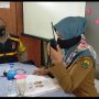Susah Sinyal, Guru dan Siswa di Naringgul Cianjur Belajar Pakai HT
