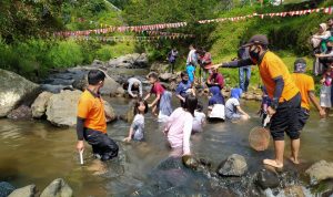 Sambut HUT RI ke-75, Le Eminence Hotel Puncak Ciloto Gelar Lomba Tangkap Ikan