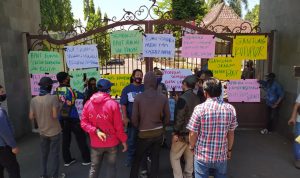 Demo di Depan Kantor Bupati Cianjur, Ini Tuntutan GMC