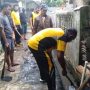 Cegah Chikungunya, Polsek Warungkondang Cianjur Bersama Warga Kerja Bakti Bersihkan Selokan