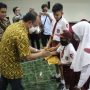 Cegah Putus Sekolah, Budhy Setiawan Salurkan Beasiswa Pendidikan