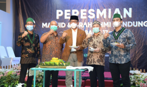 Ridwan Kamil Resmikan Masjid dan Graha HMI Bandung