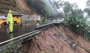 Hati-hati Jalur Puncak Rawan Longsor