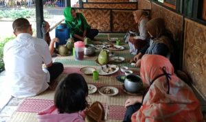 Meeting Sambil Makan, RM Teh Sari Nasi Liwet Jadi Pilihan Tepat