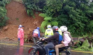 Diguyur Hujan Dua Malam, Cianjur diterjang Longsor