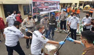 Polres Cianjur Musnahkan Ribuan Botol Miras dan Narkoba