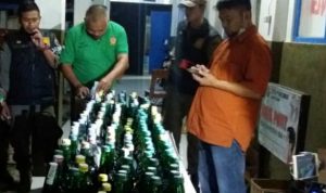 Satpol PP Cianjur Amankan Ratusan Botol Miras