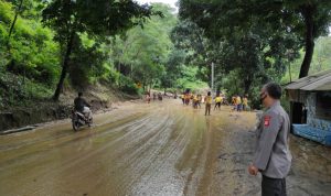 Sempat Tertutup Longsor, Jalur Alternatif Cianjur-Jonggol Sudah Bisa Dilalui Kendaraan