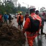 Diguyur Hujan, Tebing Setinggi 6 Meter di Ciloto Cianjur Ambrol