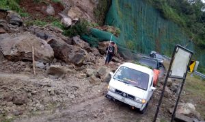 Sempat Tertimbun Longsor, Tanjakan Mala di Naringgul Cianjur Sudah Bisa Dilintasi Kendaraan