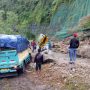 Diguyur Hujan Deras, Tebing Tanjakan Mala di Naringgul Cianjur Longsor