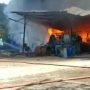 Gudang Penampung Tawas di Sukaluyu Cianjur Hangus Terbakar