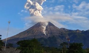 Tiga Kali Luncurkan Awan Panas Guguran, Status Gunung Merapi Siaga