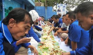 Bersyukur Hasil KLB Ditolak Kemenkumham, DPC Partai Demokrat Cianjur Ngaliwet Bareng Bersyukur Hasil KLB Ditolak Kemenkumham, DPC Partai Demokrat Cianjur Ngaliwet Bareng