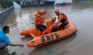 Banjir Rendam Belasan Rumah Warga di Mande Cianjur