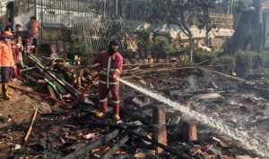 Sebuah Rumah di Mande Cianjur Hangus Terbakar