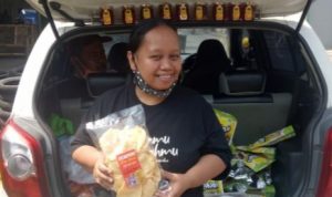 Nining Yuningsih "Ceu Edoh" Isi Waktu Luang dengan Jualan Kicimpring