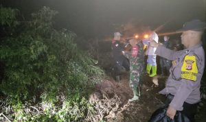 Longsor Tutup Akses Jalan Mariwati Sukaresmi, BPBD Cianjur Turunkan Alat Berat Hari Ini