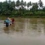 Ada Lagi Nih Jembatan Putus di Cianjur, Warga Terpaksa Turun ke Sungai untuk Menyebrang