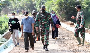 Dandim 0608 Cianjur Tinjau Kegiatan TMMD di Mande Cianjur