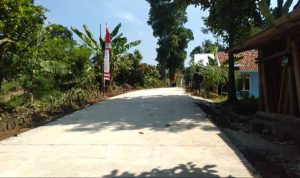 Sepekan Lagi Warga Ciandam Mande Nikmati Jalan Beton