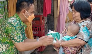 Peduli Warga Terdampak Pandemi, PPP Cianjur Bagikan Beras dan Masker