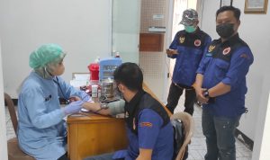 Aksi Sosial Pengurus dan Anggota Garda Pemuda NasDem Cianjur Donorkan Darah