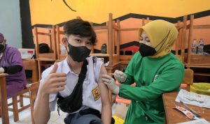 Pelajar Cianjur Antusias Ikut VaksinasiCovid-19