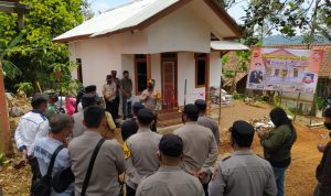 Bertahun-tahun Tinggal di Gubuk Reyot, Emun Akhirnya Dapat Rumah Layak Huni