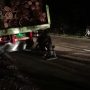 Pengendara Motor Tewas Usai Tabrak Truk Pengangkut Kayu