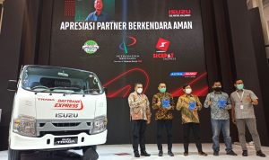 Isuzu Berikan Apresiasi Keselamatan Berkendara ke Para Mitra Bisnis