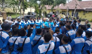 Ratusan Buruh Ontrog Kantor Disnakertrans, Sampaikan Tuntutan Kenaikan UMK Cianjur 2022 Naik 21 Persen