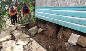 Pergerakan Tanah Hantam Campaka, Satu Rumah Ambruk, Lima Rusak Berat dan Belasan Lainnya Terancam