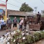 DLH Cianjur Akhirnya Angkut Sampah yang Menumpuk di Pinggir Kali