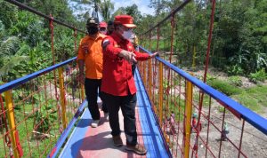 Jembatan Gantung Sepanjang 55 Meter Diresmikan di Leles