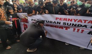 Tuntut Arteria Dahlan Dipecat, Ratusan Massa Paguyuban Sunda Ngahiji Geruduk DPRD Cianjur