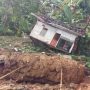 Longsor di Campaka Cianjur, Rumah Warga Terseret Hingga Terjatuh dari Tebing