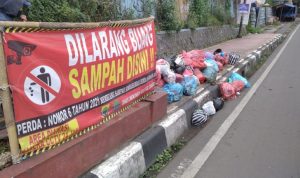 Membandel, Sudah Tahu Ada Larangan Masih Saja Buang Sampah Sembarangan