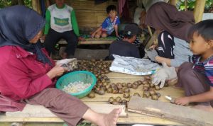 Berharap Penjualan Kolang Kaling Kembali Menggeliat di Ramadan Tahun Ini