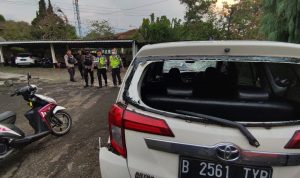 Mobil WNA Tabrak Lari di Jalan Raya Puncak