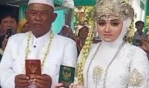 Kakek Juragan Beras Nikahi Gadis 19 Tahun, Alasannya Bikin Haru